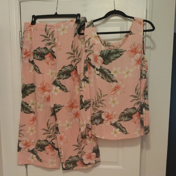 The Hawaiian Original Floral Pink Wide Leg Pants And Tank Top Outfit - Picture 1 of 5